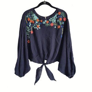 Women's blouse with wide sleeves, and embroidered flowers with beads. Size XS /M